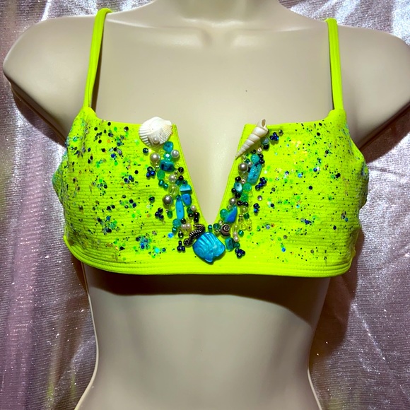 Bikini - Picture 4 of 7